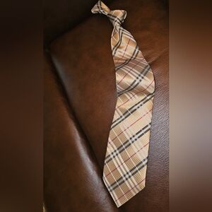 BURBERRY Gorgeous Classic Plaid 100% Silk Necktie Tan Black Red EXCELLENT!